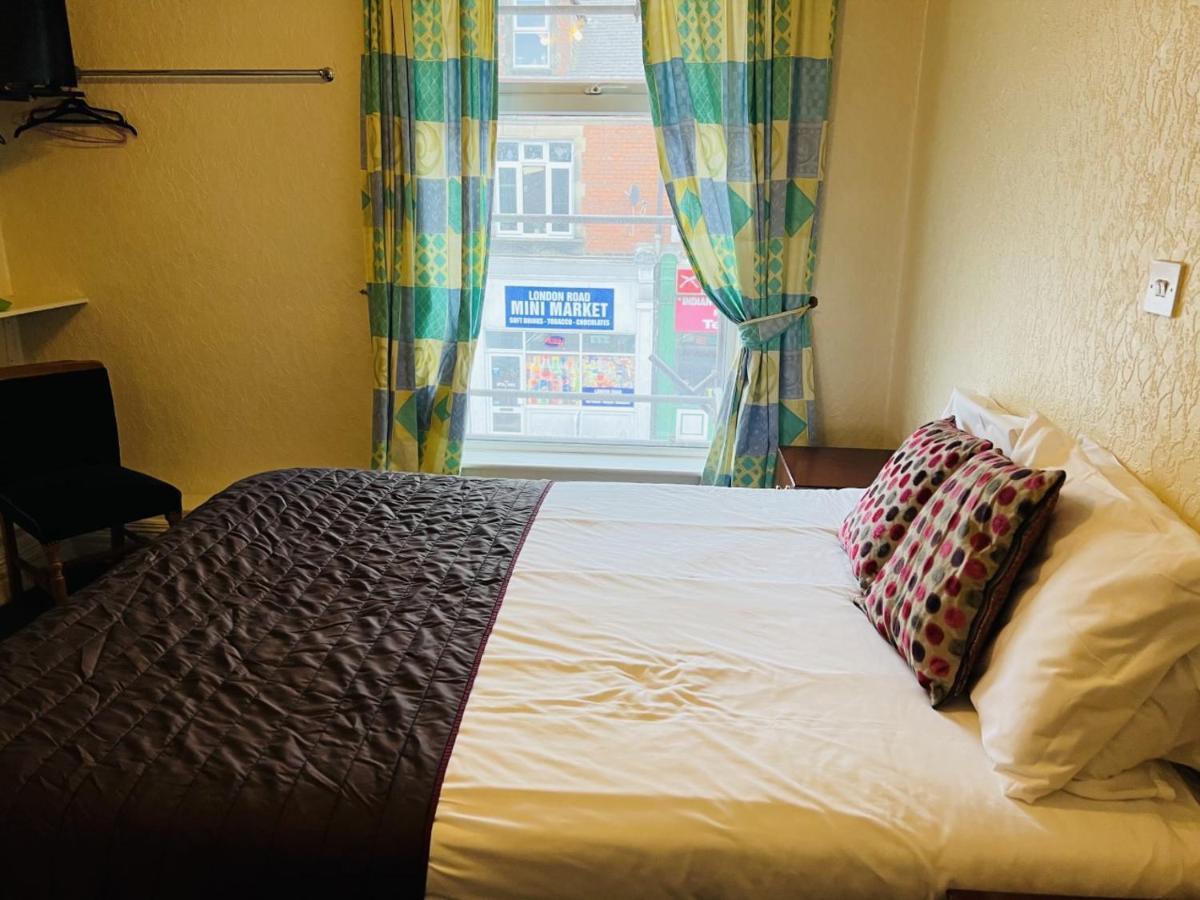 The Roadhouse Guest house *